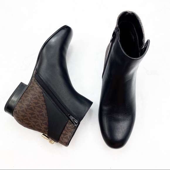 [Michael Kors] Classic Mira Logo Ankle Bootie - Picture 4 of 6